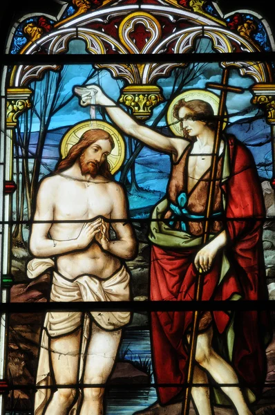 Farget glassvindu i Vigny kirke – stockfoto