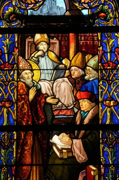 Vigny 教堂的彩色玻璃窗口 — 图库照片