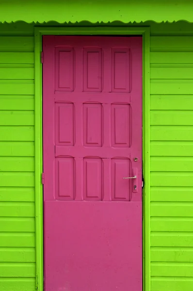 Roze deur — Stockfoto