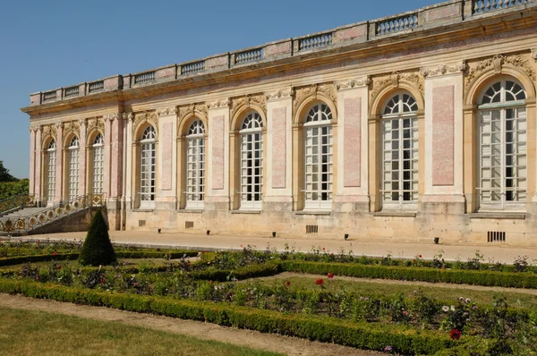 Le Grand Trianon в парку Версаля — стокове фото