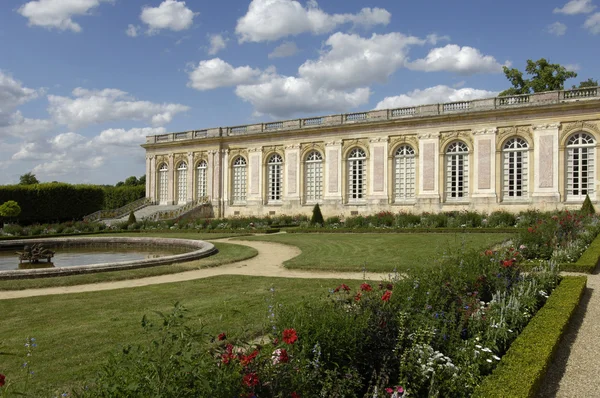 Le Grand Trianon a Versailles palota parkjában — Stock Fotó