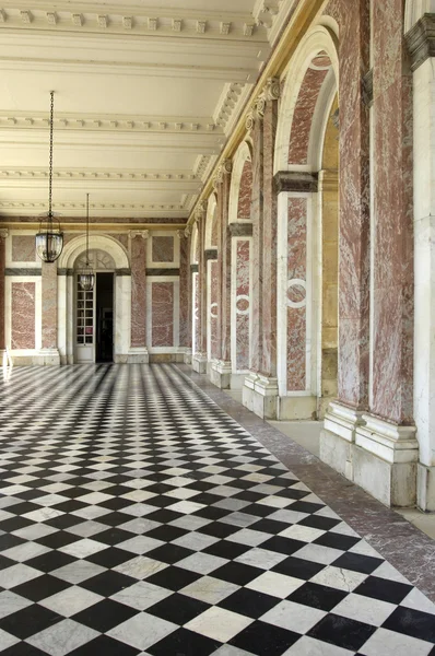 Le Grand Trianon nel parco di Palazzo Versailles — Foto Stock