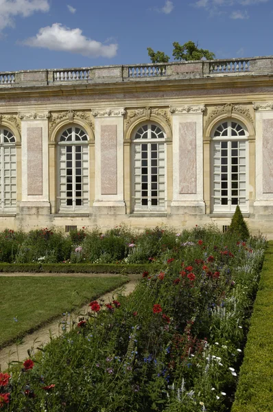 ベルサイユ宮殿の公園でル・ベルヴェデーレ — ストック写真