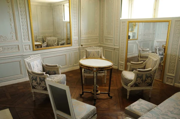Versailles, een kroonluchter in le petit trianon — Stockfoto