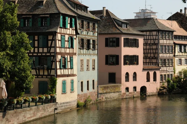 Antigua casa en el barrio de La Petite Francia en Estrasburgo —  Fotos de Stock