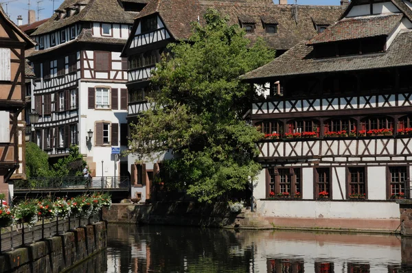 Stary dom w dzielnicy La Petite Francja w Strasburgu — Zdjęcie stockowe