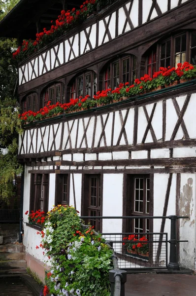 Casa velha no bairro de La Petite France em Estrasburgo — Fotografia de Stock