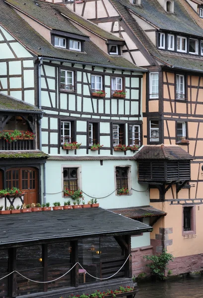 Oud huis in de wijk La Petite France in Straatsburg — Stockfoto