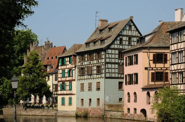 Gamlehus i distriktet La Petite France i Strasbourg – stockfoto