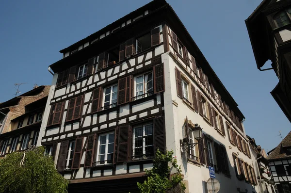 Vecchia casa nel quartiere di La Petite France a Strasburgo — Foto Stock