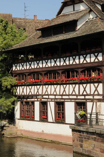 Starý dům v okrese La Petite Francie ve Štrasburku — Stock fotografie