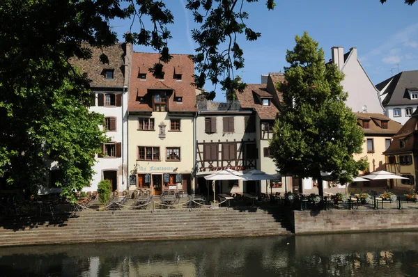 Casa velha no bairro de La Petite France em Estrasburgo — Fotografia de Stock