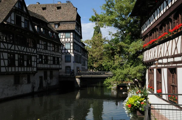 Altes Haus im Viertel La Petite France in Straßburg — Stockfoto
