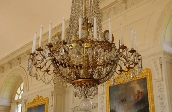 Versailles, een kroonluchter in le grand trianon — Stockfoto