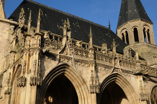 Francie, gotický kolegiátní kostel poissy — Stock fotografie
