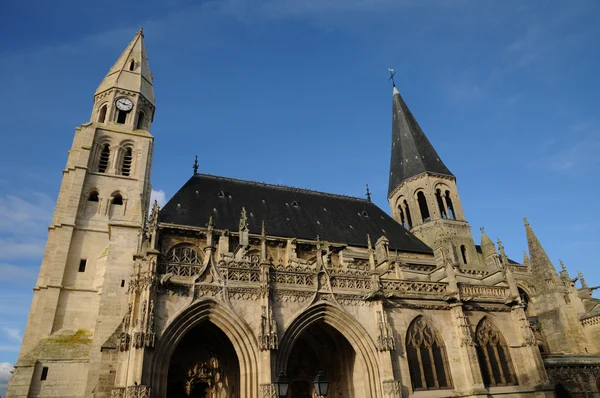 Франция, готическая коллегиальная церковь Пуасси — стоковое фото