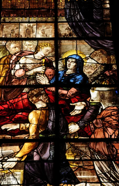 Janela de vidro manchado na igreja de Triel — Fotografia de Stock