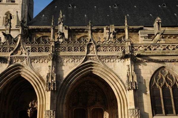 Francie, gotický kolegiátní kostel poissy — Stock fotografie