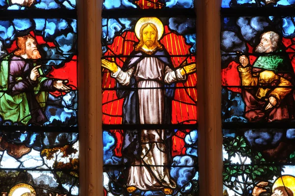 Fereastra vitraliilor din biserica Triel — Fotografie, imagine de stoc
