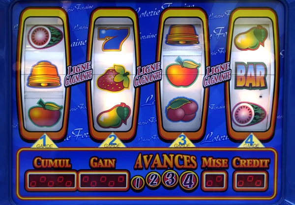 Игровой автомат в казино — стоковое фото