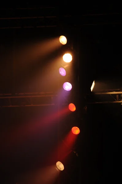 Vertikální obrázek reflektory v cirkuse — Stock fotografie