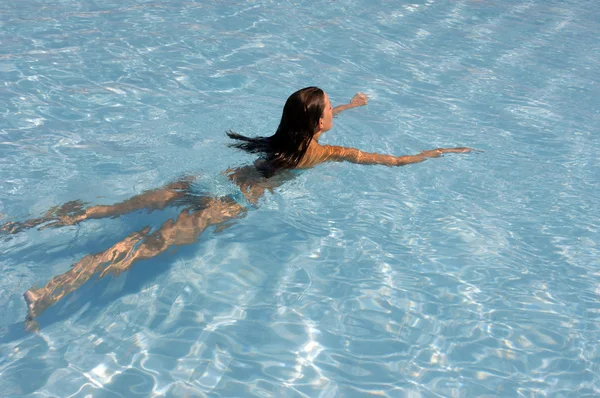 stock image Young girl in a swimming pool