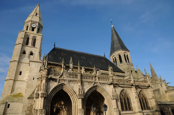 Франция, готическая коллегиальная церковь Пуасси — стоковое фото