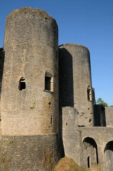 Castle of Villandraut in Gironde — Stock Photo, Image