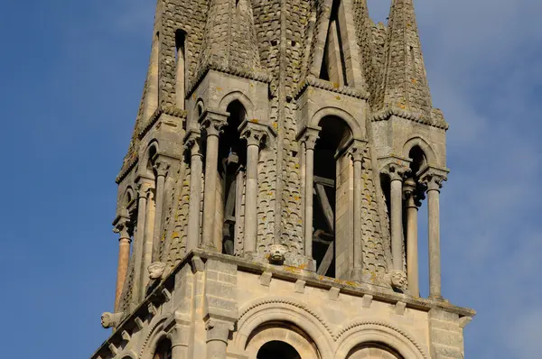 Frankrike, klocktornet av vernouillet kyrka — Stockfoto