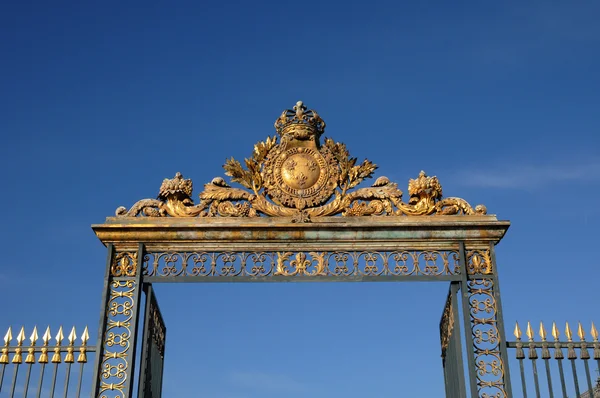 Francia, puerta de oro del palacio de Versalles —  Fotos de Stock