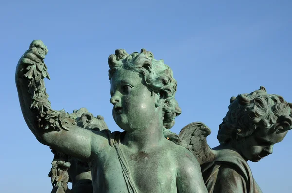 Bronzová socha v parku ve versailles paláci — Stock fotografie