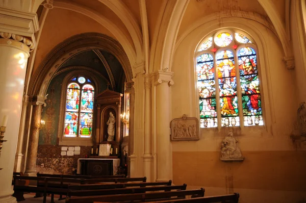 Франция, церковь Святого Мартина Триельского — стоковое фото