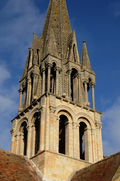 ฝรั่งเศส หอระฆังของโบสถ์เวอร์วูเล่ — ภาพถ่ายสต็อก