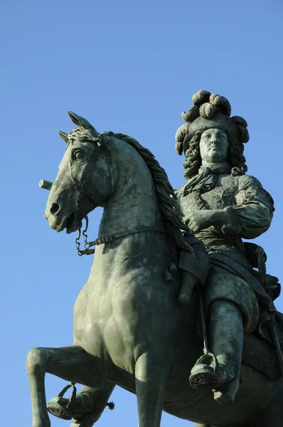 Versailles, statue en bronze de Louis 14 — Photo