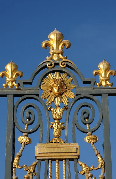 France, golden gate of Versailles palace — Stock Photo, Image