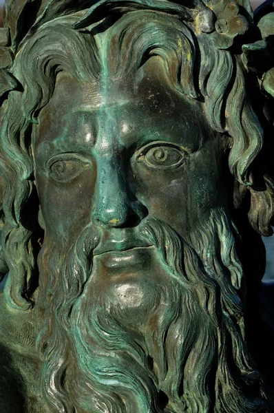 Statuie de bronz în parcul Palatului Versailles — Fotografie, imagine de stoc