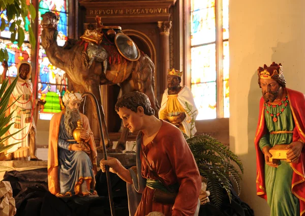 Франція, сцена Різдва Христового у церкві Тріель-сюр-Сен. — стокове фото