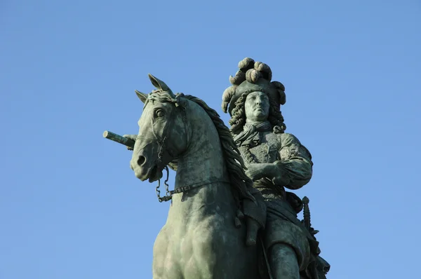 Versalles, estatua de bronce de Luis 14 —  Fotos de Stock
