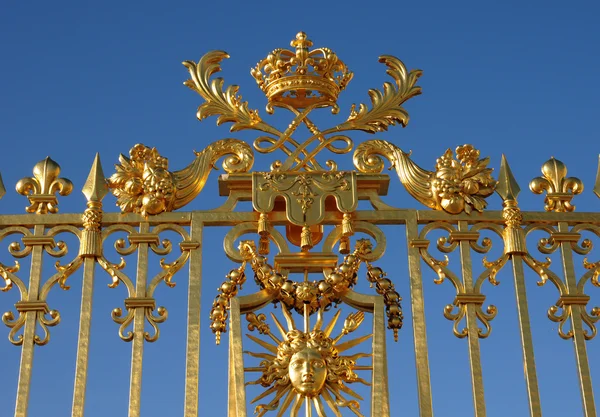Francia, puerta de oro del palacio de Versalles — Foto de Stock