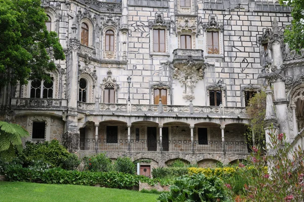 Portugal, el jardín del palacio Regaleira en Sintra —  Fotos de Stock