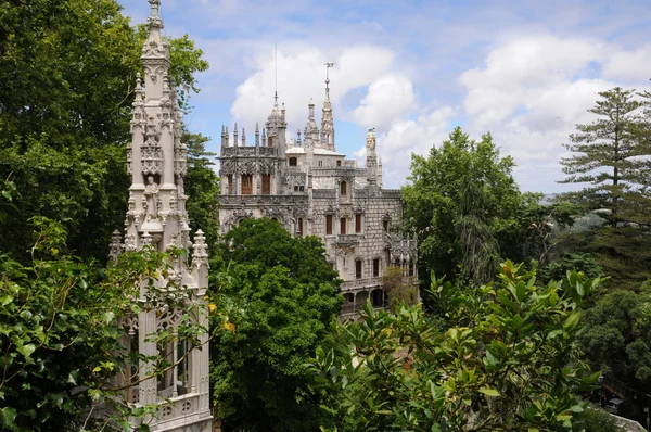 Portugal, el jardín del palacio Regaleira en Sintra — Foto de Stock