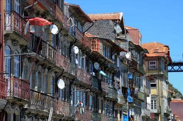 Casas antiguas de la ciudad de Oporto en Portugal — Foto de Stock