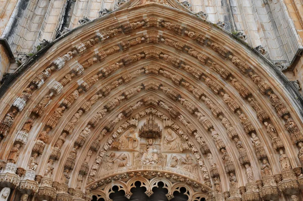 Il portico del monastero storico di Batalha — Foto Stock