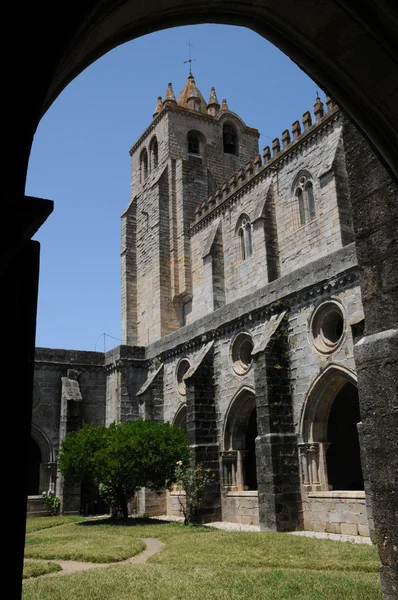 Catedral de Évora em Portugalo claustro da catedral de Évora em — Fotografia de Stock