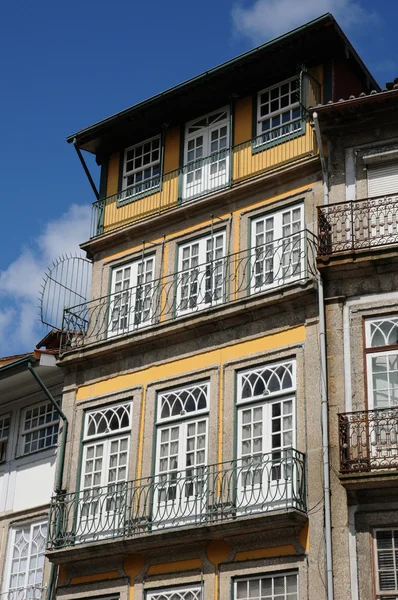Haus in der stadt guimaraes in portugal — Stockfoto