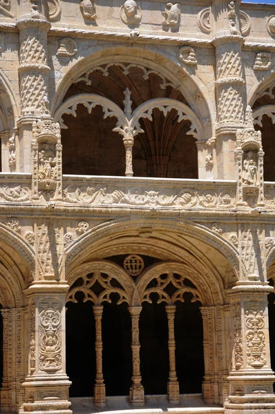Portogallo, chiostro del monastero di Jeronimos a Lisbona — Foto Stock