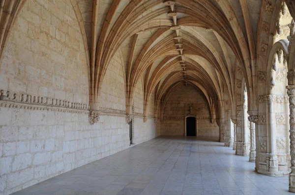 Portugal, claustro del monasterio de Jerónimos en Lisboa —  Fotos de Stock