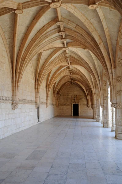 ポルトガル、リスボンのジェロニモス修道院の回廊 — ストック写真