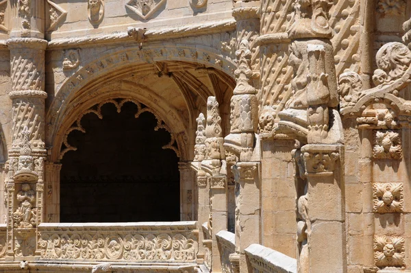 Portugal, claustro do mosteiro de Jerónimos em Lisboa — Fotografia de Stock