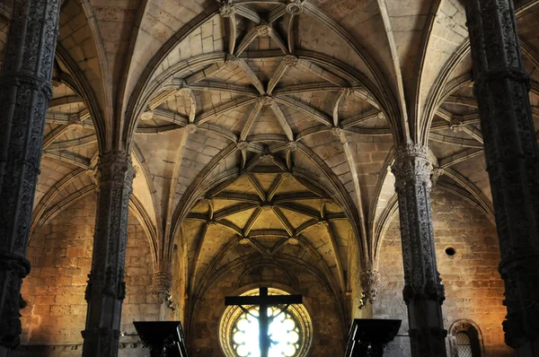Португалия, интерьер монастыря Иеронимос в Лисбоне — стоковое фото